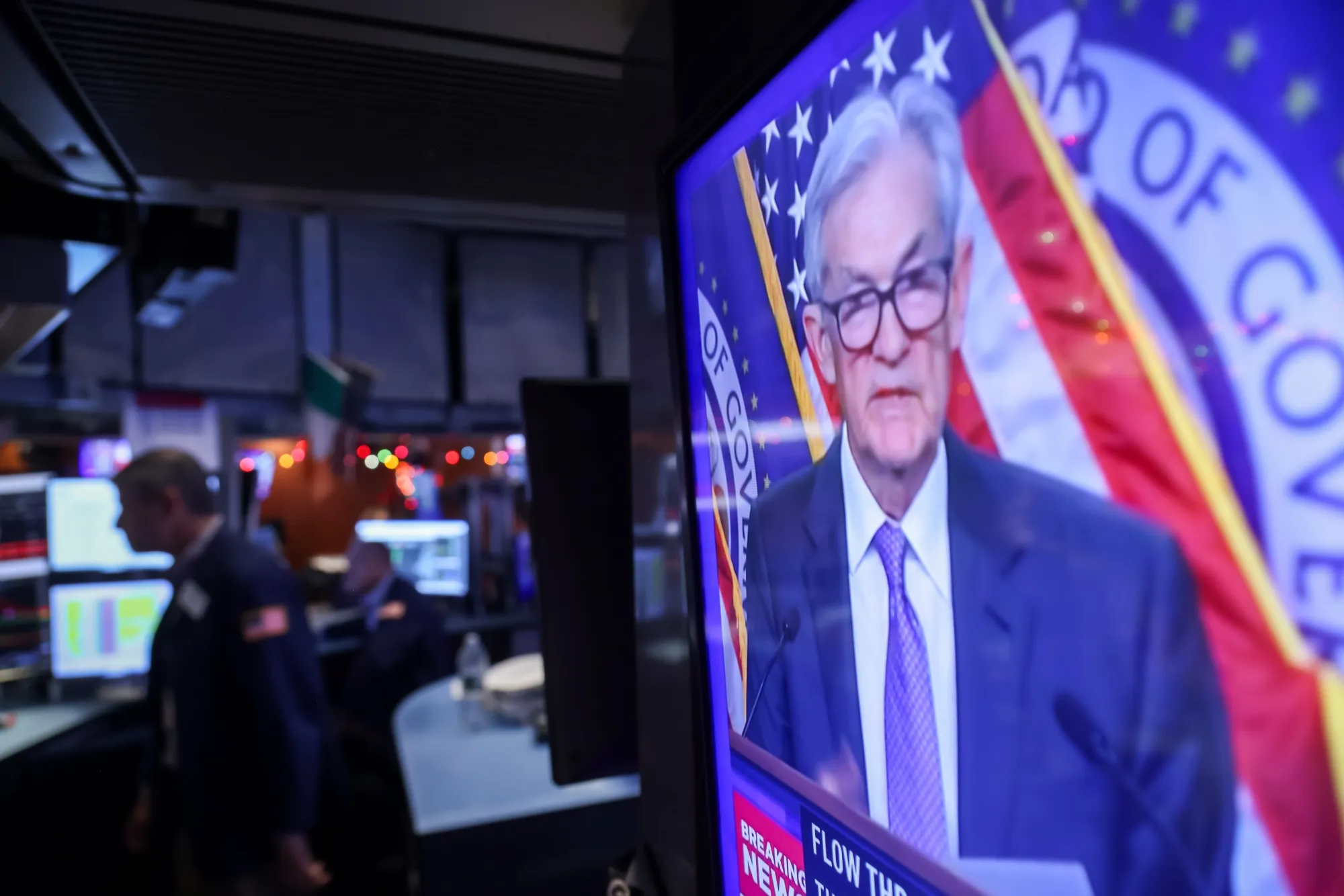 A television station broadcasts Jerome Powell speaking&nbsp;on the floor of the New York Stock Exchange on Dec. 10.