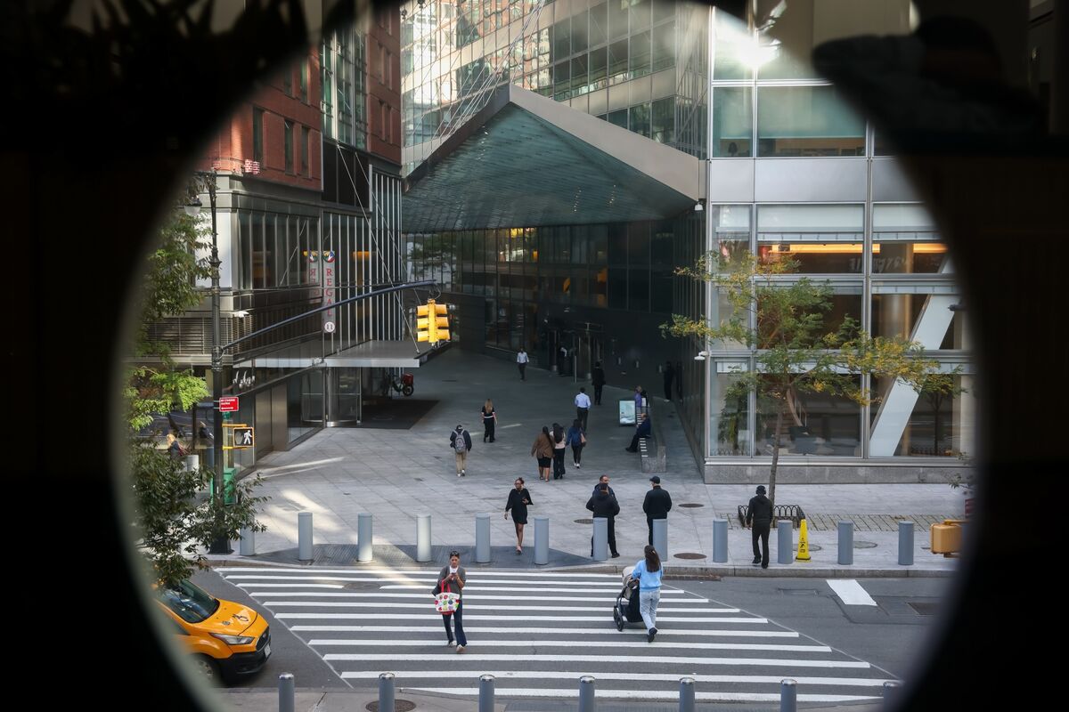 Goldman Equity Traders Top Estimates as Fixed Income Falls Short