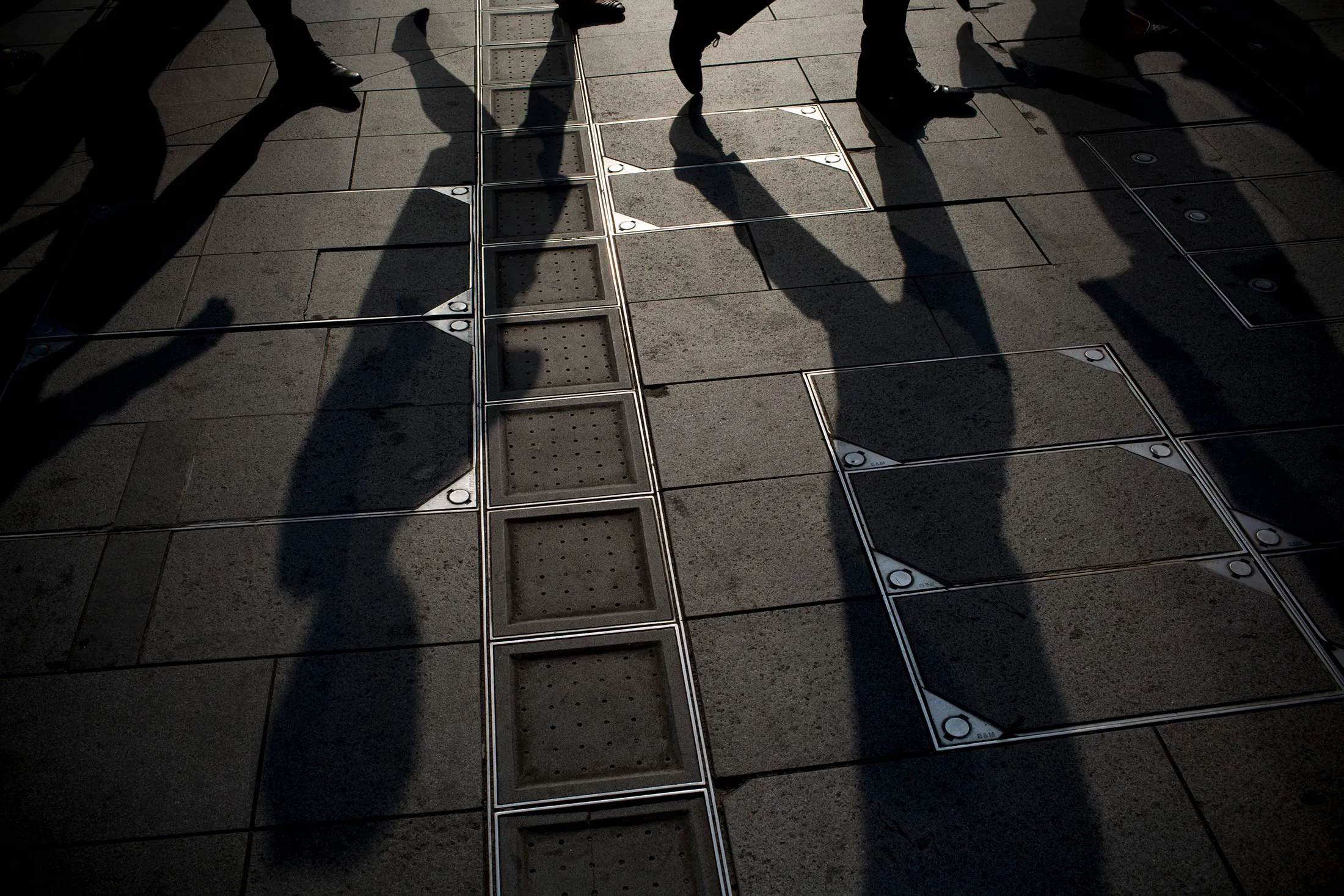 1495571201_Shadow-2