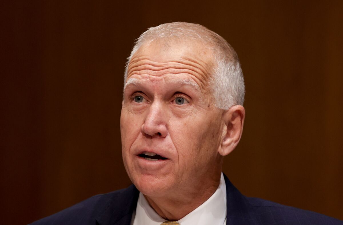 Tillis Signals Openness to Warsh Vote If Congress Adds Fed Probe