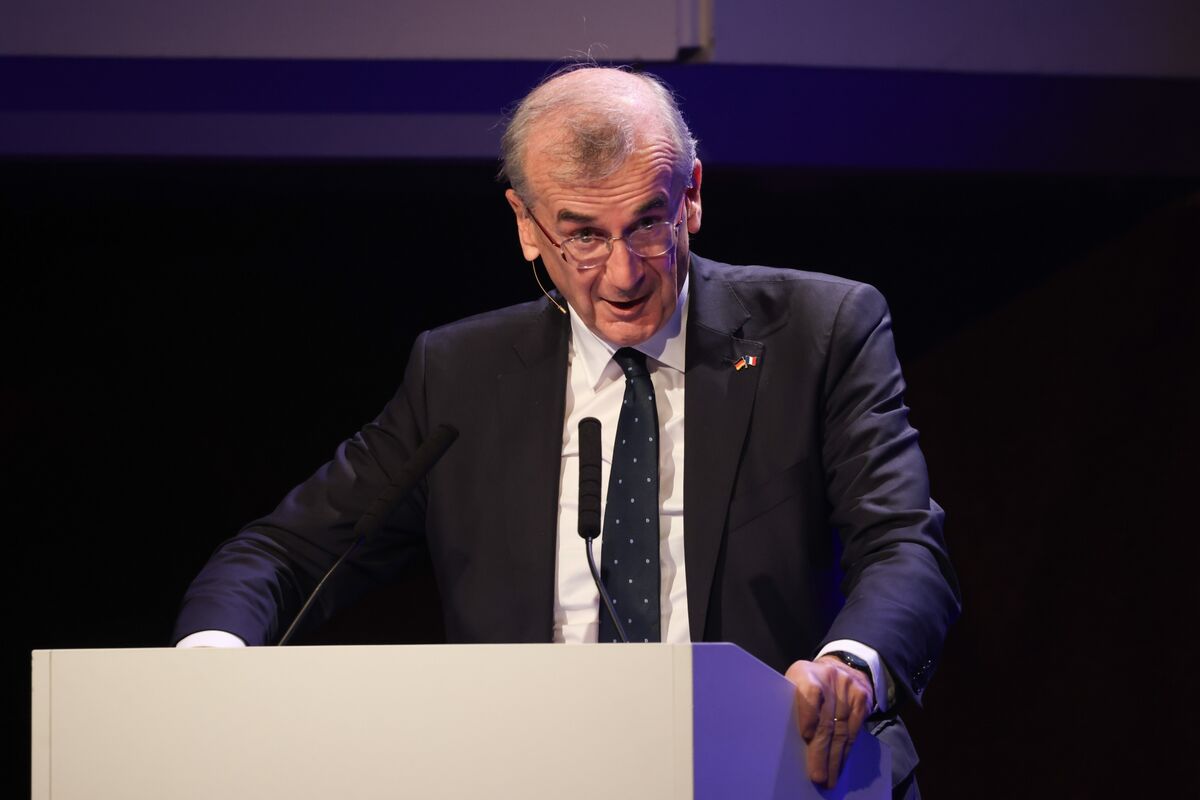 Quan chức ECB Villeroy: Vẫn có thể cắt giảm lãi suất trong sáu tháng tới