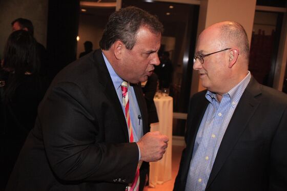 Chris Christie Talks Democratic Race at Steve Cohen's Place