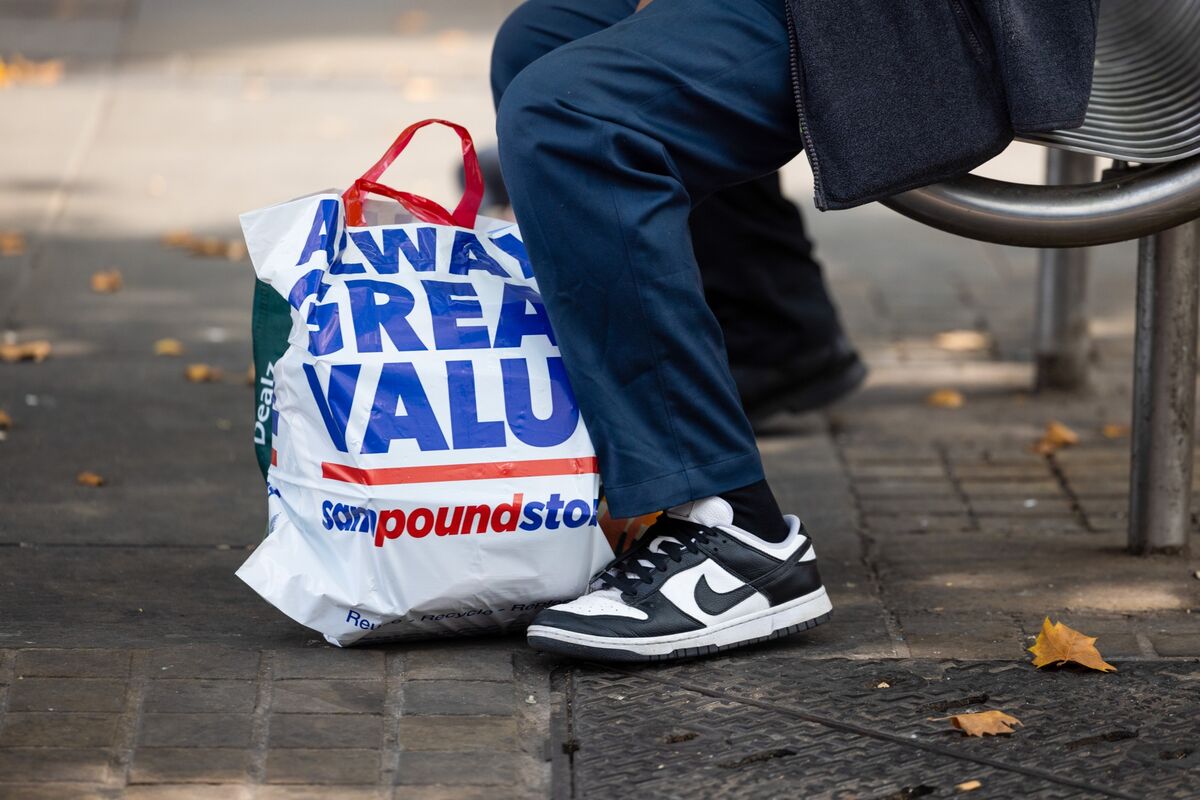 High Inflation Is Eroding UK Consumer Confidence, Survey Finds