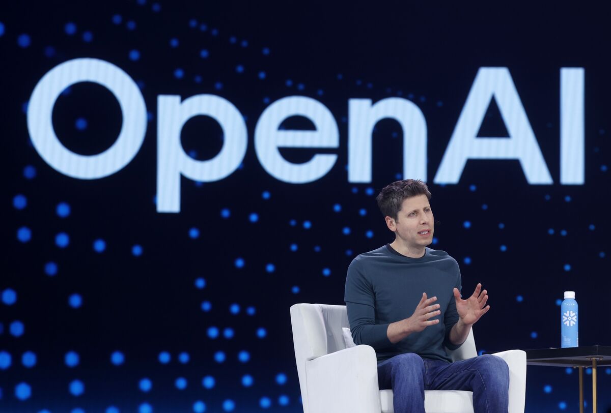ブルームバーグのニュース記事「OpenAI、インフラに数兆ドル投資へ－アルトマン氏「遠くない将来」に」の画像