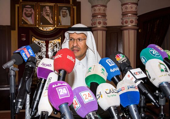 Oil Declines as Saudi Output Restoration Calms Market Fears