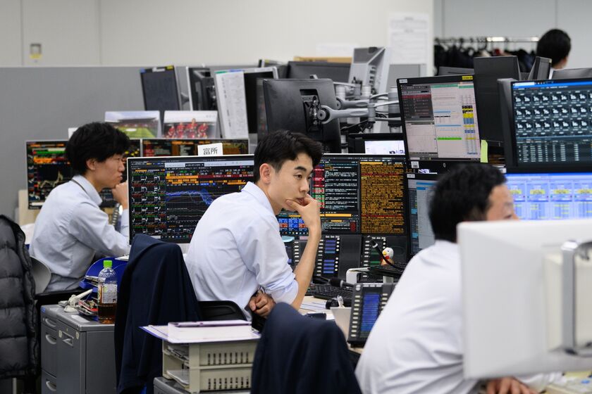 Inside Trading Room of Mitsubishi UFJ Trust & Banking As BOJ Announces Rate Decision
