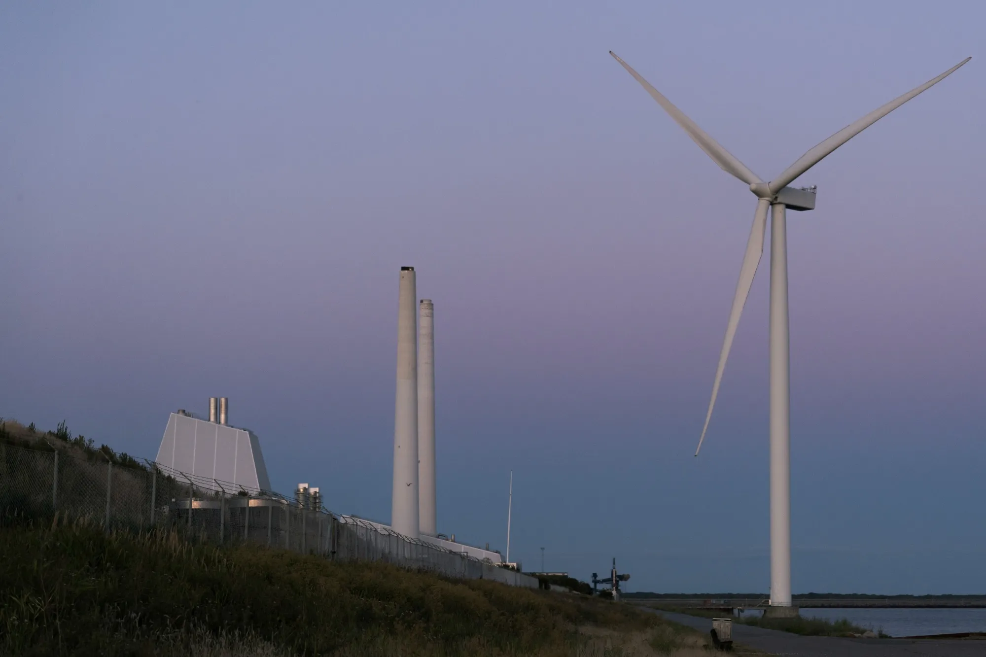 A wind turbine near the Avedore power station&nbsp;operated by Orsted&nbsp;near Copenhagen