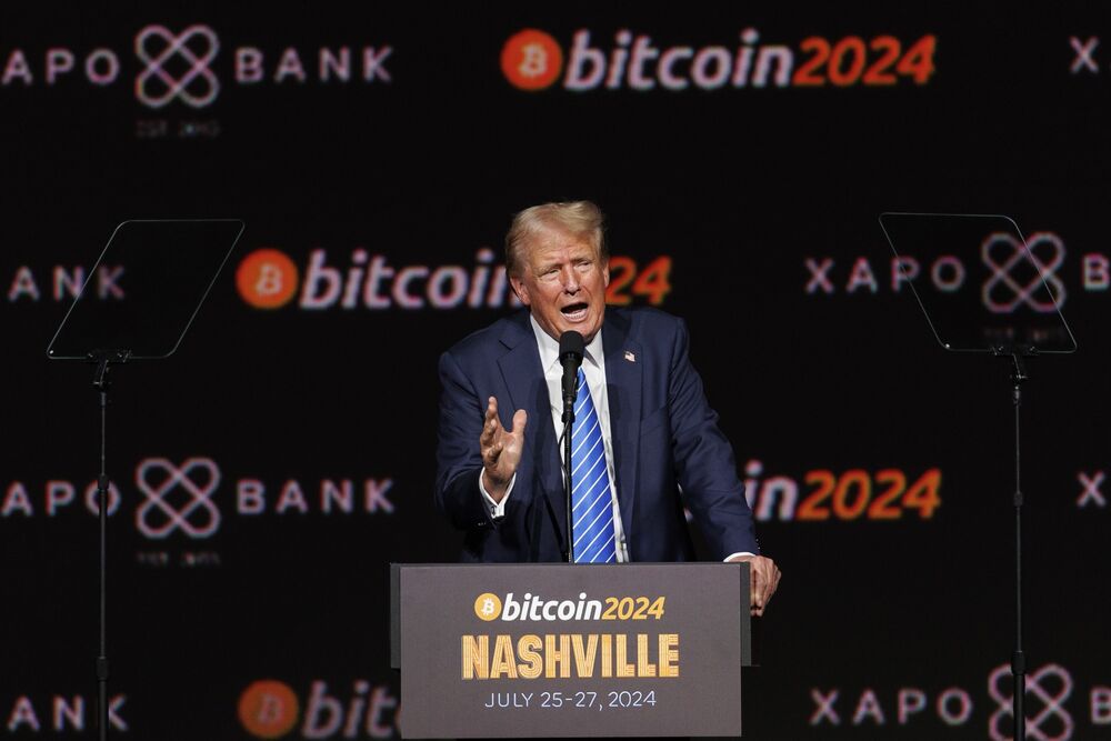 トランプ氏がビットコイン応援団に入るまで、暗号資産懐疑派から一転 - Bloomberg