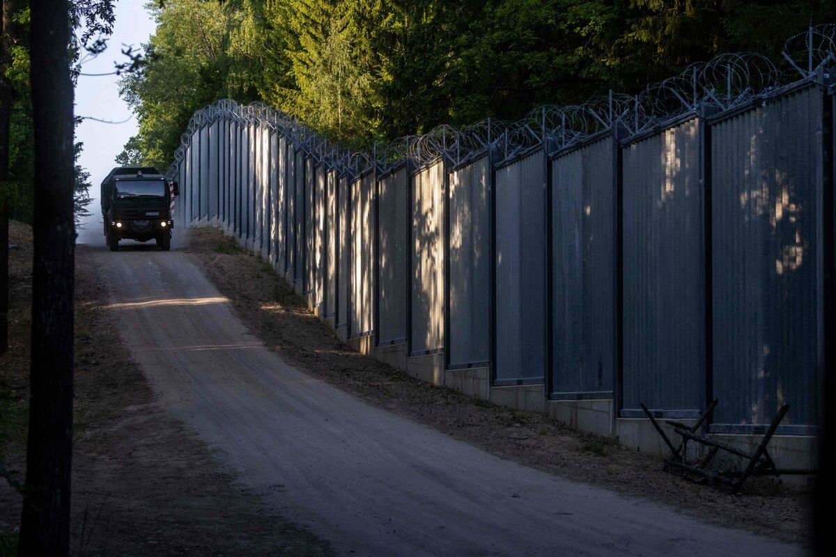 Poland to Raise Security on Belarus Border Amid Wagner Presence - Bloomberg