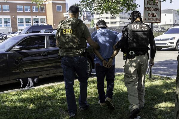 Federal Agents Detain Immigrants Outside Connecticut Courthouse