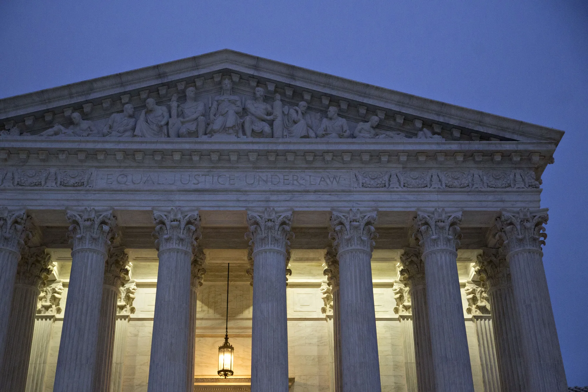 Detained Immigrants Rejected by Top U.S. Court on Bond Hearings