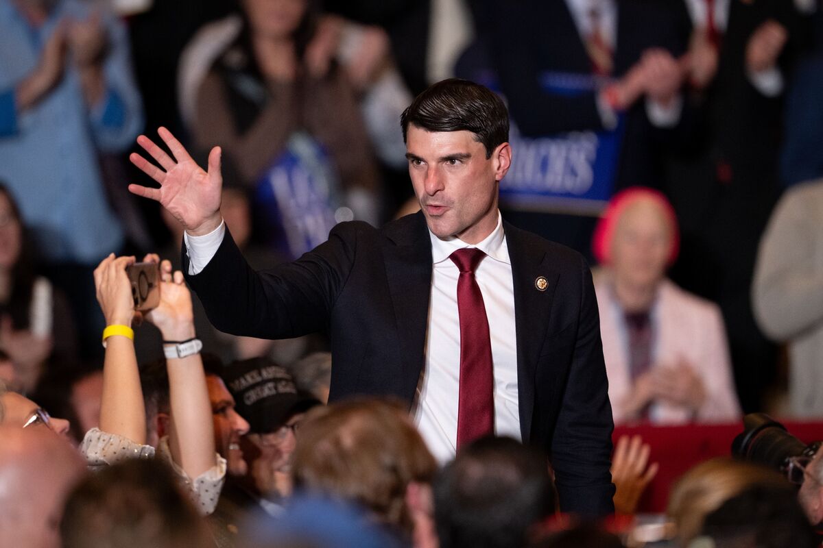 bloomberg.com - Ronald Brownstein - This Blue-Collar House Race Could Predict Control of Congress