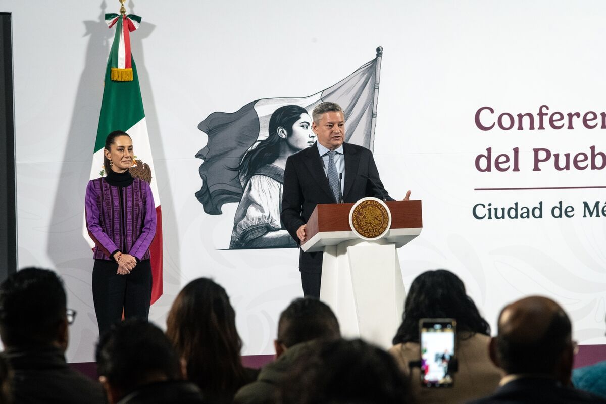 bloomberg.com - Lucas Shaw - Warner Bros. Acquisition Puts Netflix in Regulators' Crosshairs