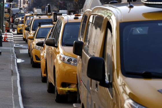 Uber, Lyft Driver Shortage Boosts Business for New York’s Taxis