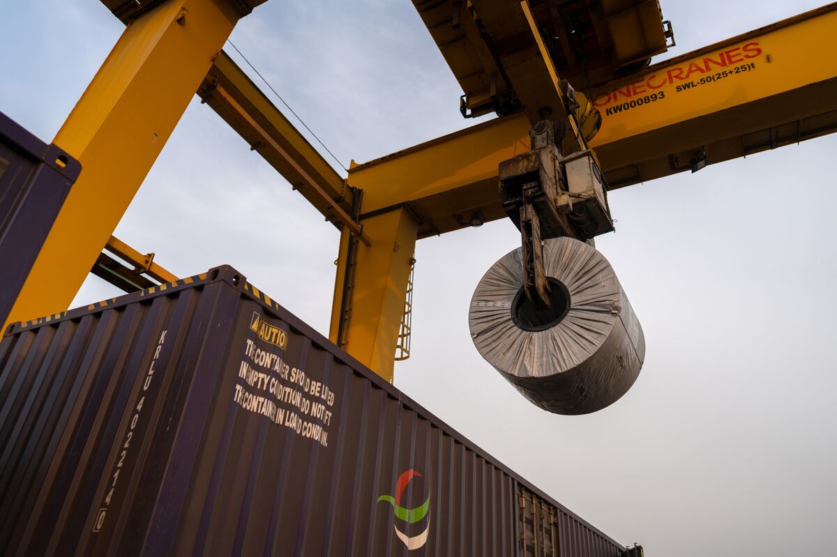 India’s December Manufacturing Activity Cools as US Talks Drag