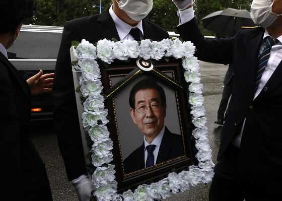Seoul May Elect First Female Mayor as Scandal Stirs Moon’s Party