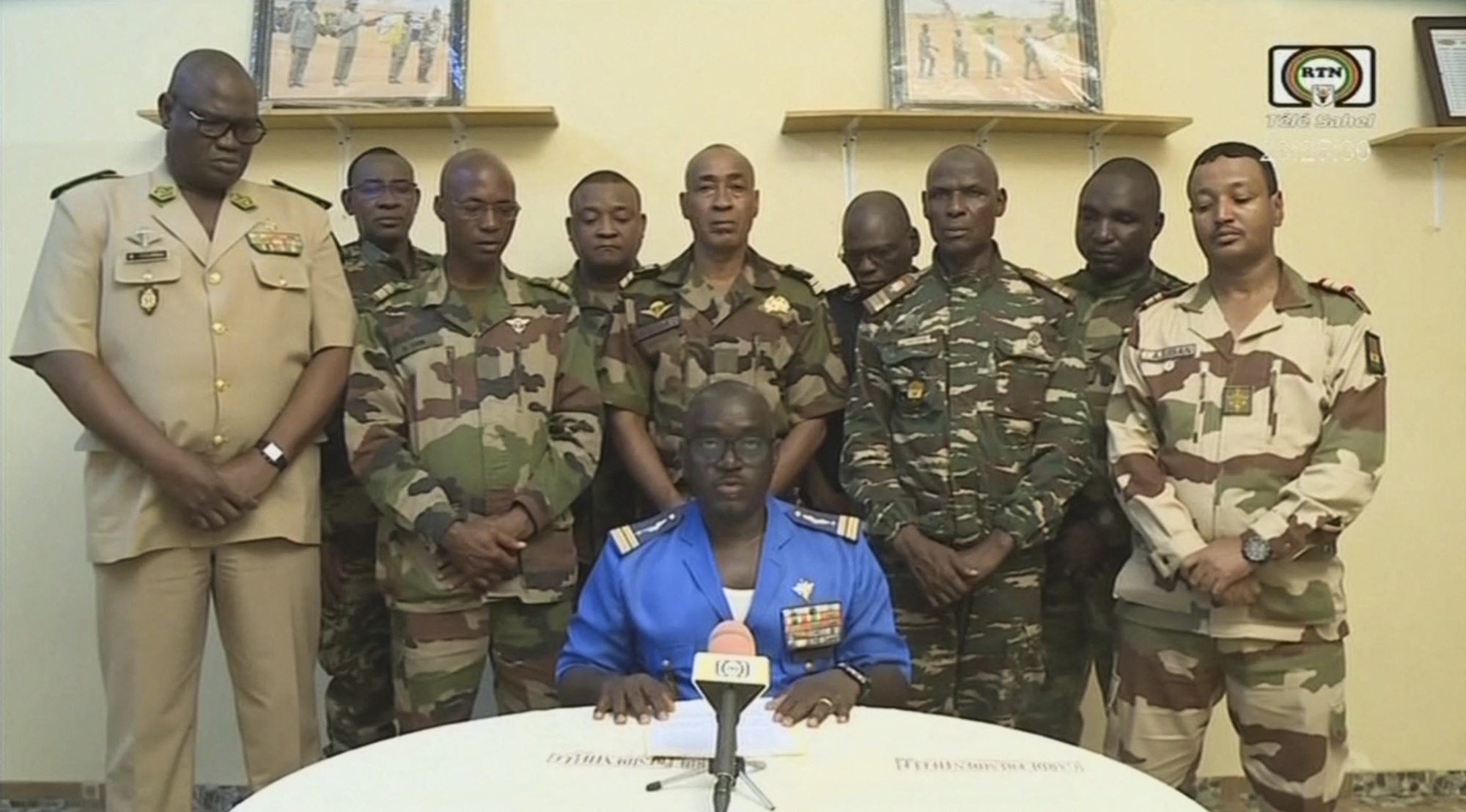 Colonel Major Amadou Abdramane, center,&nbsp;during a televised statement in Niger on July 26.