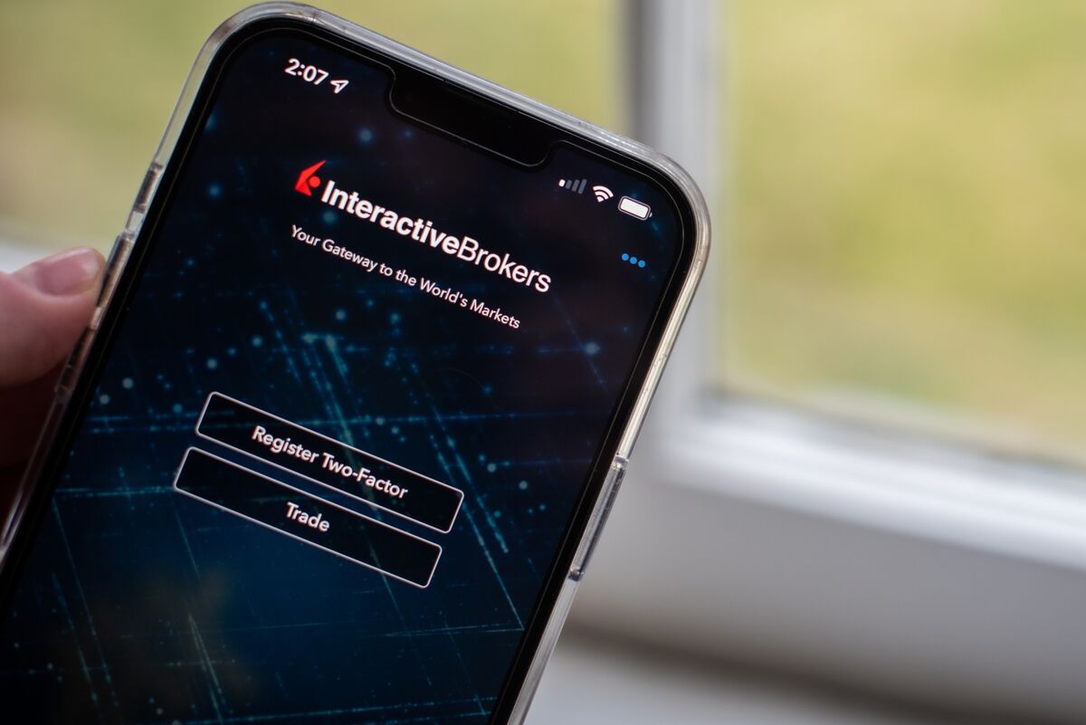 Interactive Brokers Climbs on Replacing Walgreens in S&amp;P 500