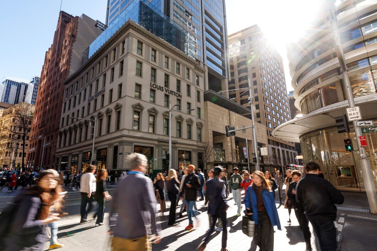 Australia Retail Sales Surge on Discounts, Switch 2