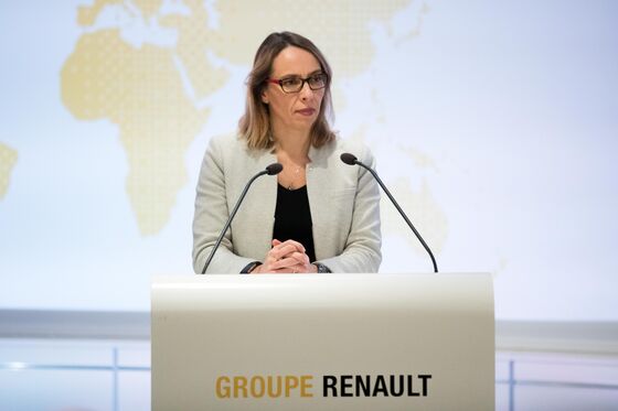 Renault Quarterly Sales Decline on Emerging-Markets Plunge