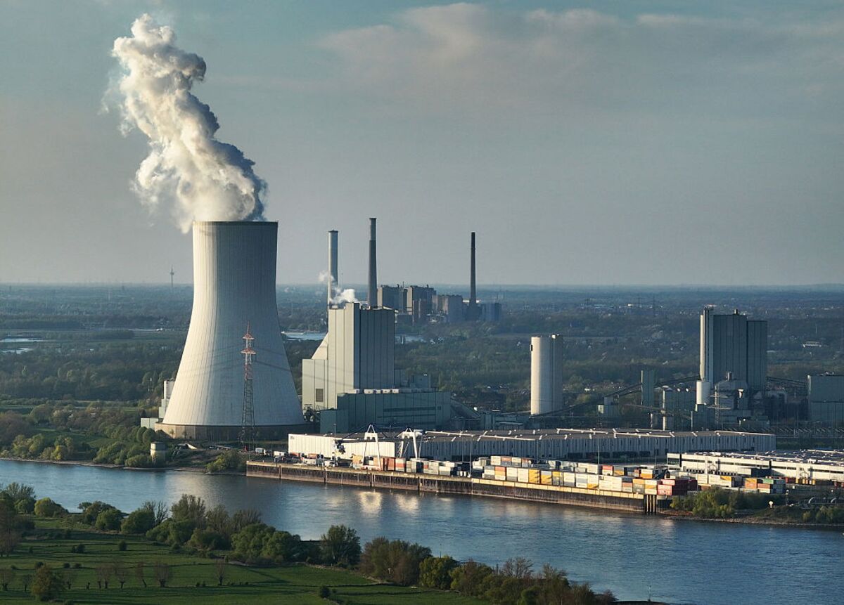 bloomberg.com - Eva Brendel - Low Rhine Curbs Coal Supplies at Steag German Power Plant