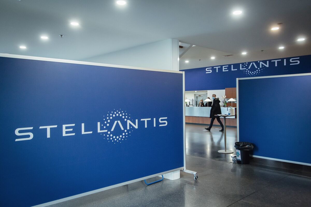 Stellantis CEO Search Amid North America Struggles