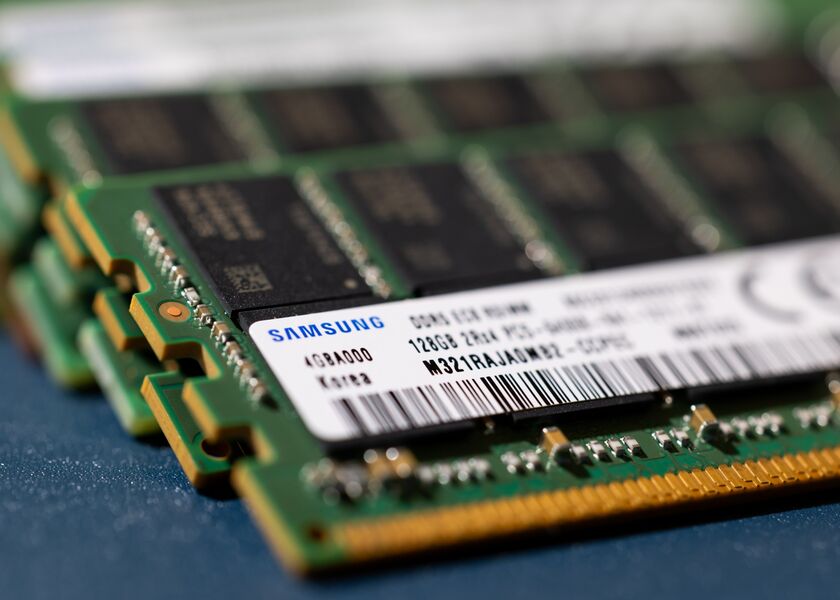 Samsung Electronics Memory Chips Ahead of Preliminary Earnings