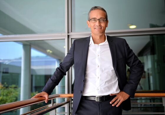 KPN CEO Leaving Dutch Carrier to Run Comcast's Sky Italia