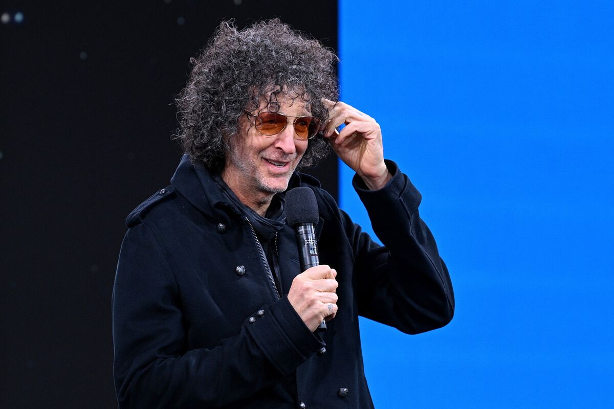 Howard Stern Stays on at SiriusXM After Prank Claimed He Was Out - Bloomberg