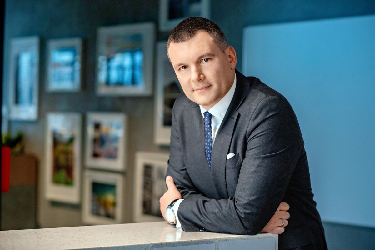 bloomberg.com - Konrad Krasuski - UniCredit Banker Sees Bigger Rally in Soaring Polish Equities