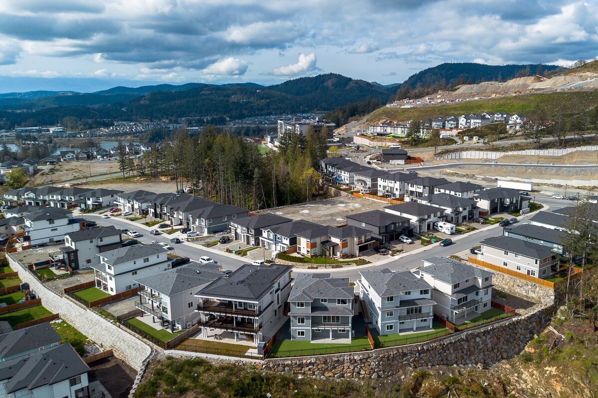 bloomberg.com - Ari Altstedter - Rate Hike Kicks Canada's Housing Market When It's Down