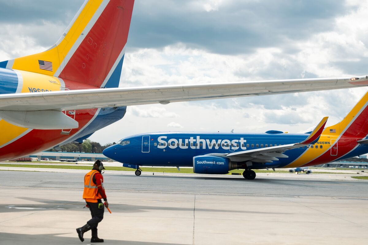 bloomberg.com - Sri Taylor - Southwest Airlines to Debut First-Ever Lounge Network Next Year