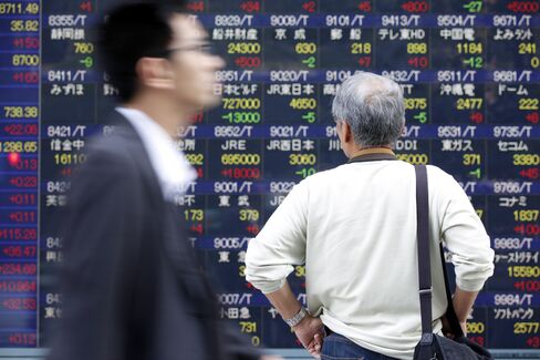 Asian Stocks Fall for Third Day on Earnings, Europe Debt Crisis