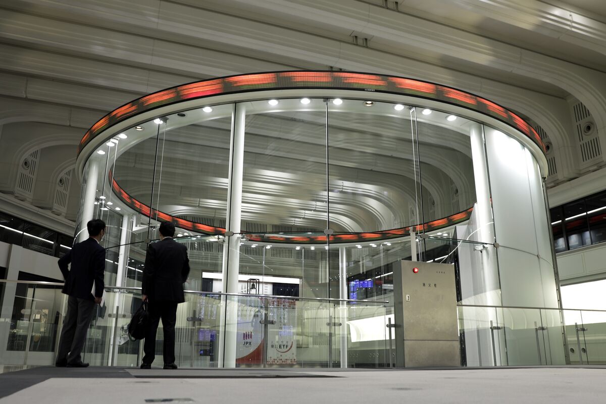🟪"Le Aziende Giapponesi Abbandonano la Borsa di Tokyo: Un Ritorno ai Buyout e alla Gestione del Capitale"