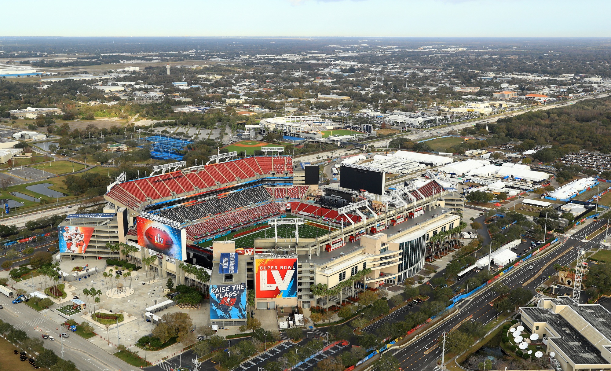 First-ever socially distanced Super Bowl includes 7,500 vaccinated health  care workers