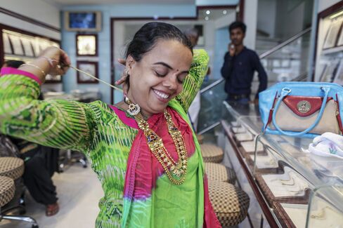 インドの金装飾小売り店