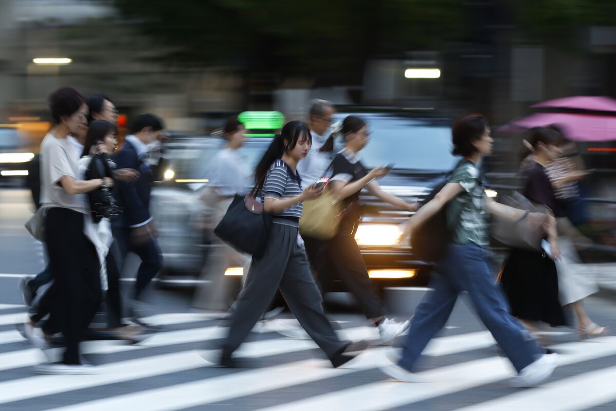Japanese Real Wages Rise for Third Straight Month in March