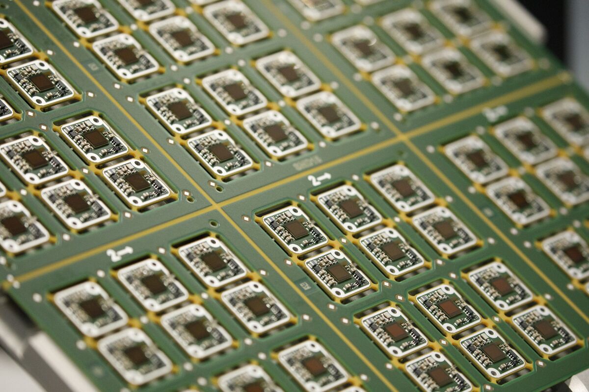 Us Weighs More Limits On China S Access To Chips Needed For Ai Bloomberg Us Weighs More Limits On China S Access To Chips Needed For Ai Bloomberg