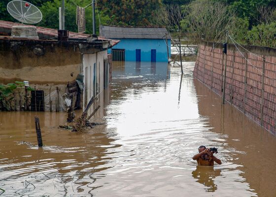 Bolsonaro Faces Calls to End Vacation, Look After Flooded States