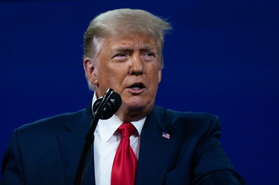 Trump Holds Court in Mar-a-Lago, Insists GOP Bow to His Will