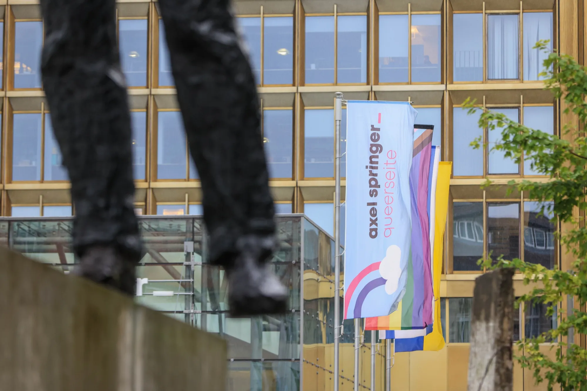 Politico Owner Axel Springer to Split Businesses in KKR Deal - Bloomberg