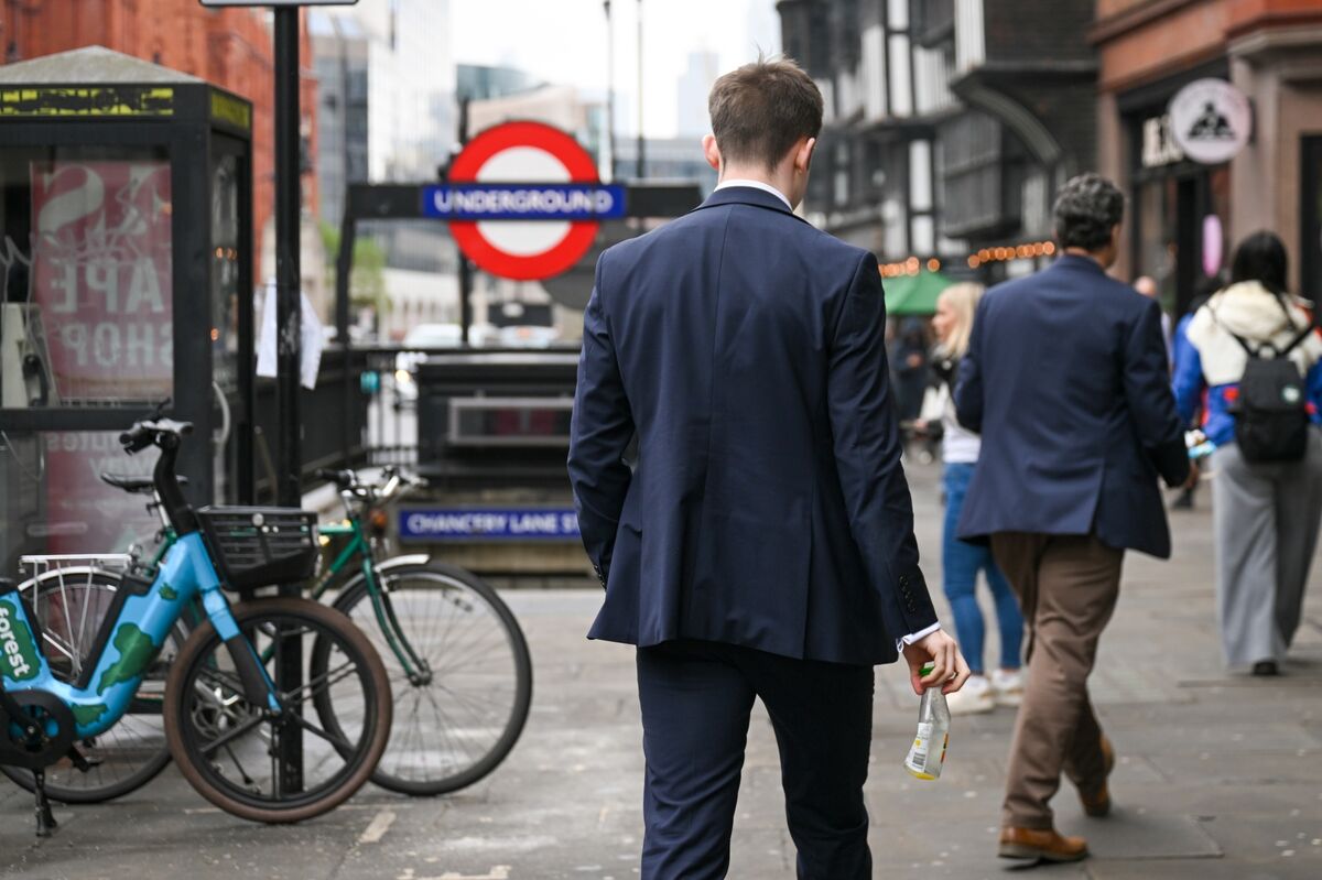 BOE’s Breeden Believes UK Labor Market Loosening: Sunday Times