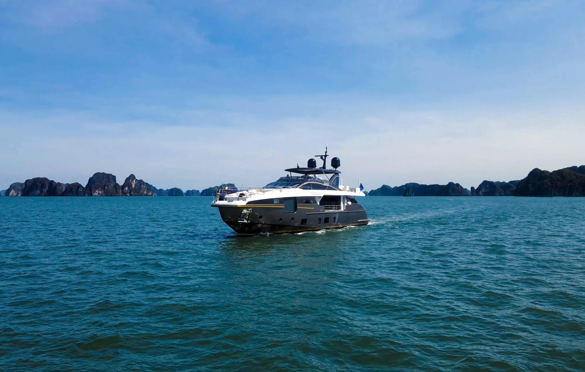 Azimut’s Grande 32M in Vietnam.