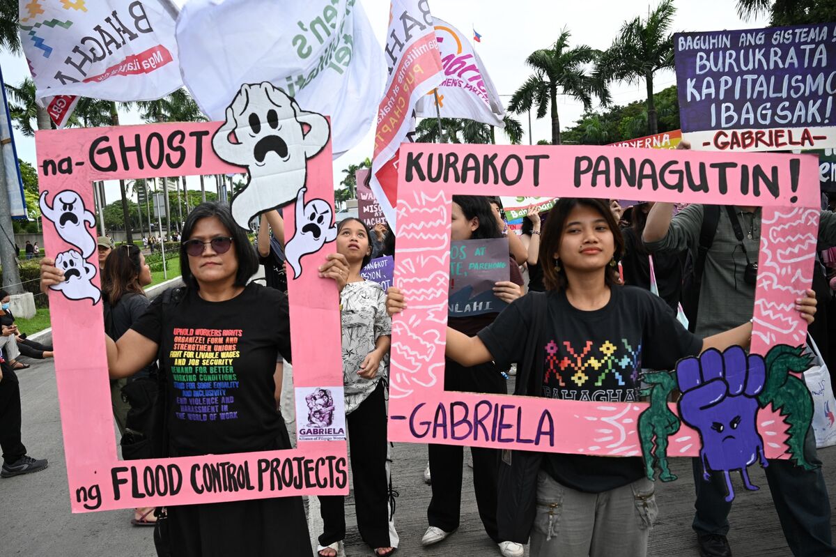 Philippine Stocks Underperform Regional Peers as Selloff Extends