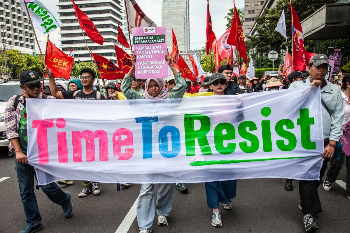 Indonesians Want Opposition Check on Prabowo Power, Survey Says