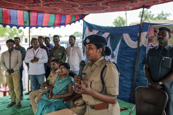 One Cop’s Fight Against Fake News is Saving Lives in India