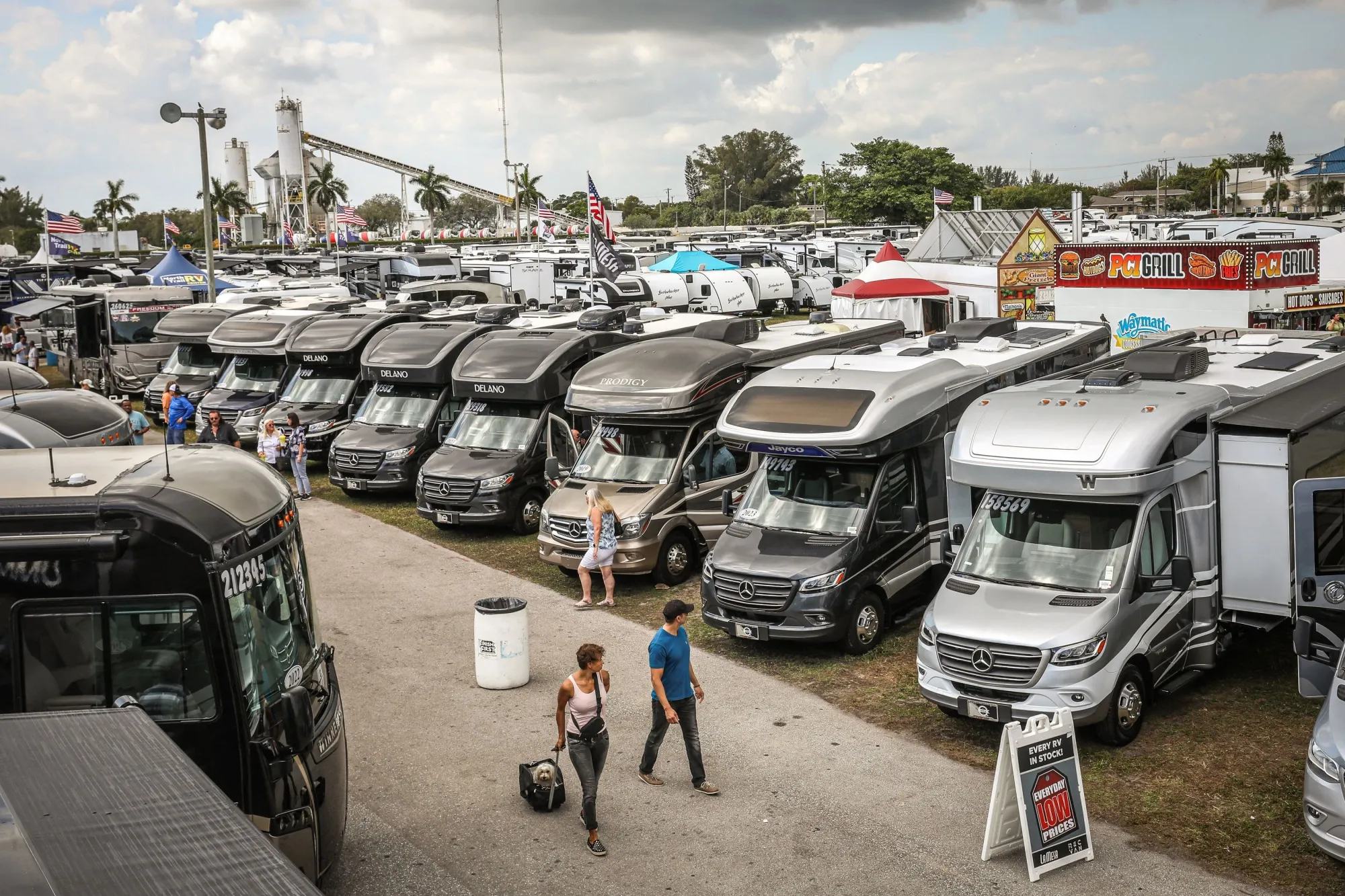People browse among&nbsp;recreational vehicles, mobile homes, and motor homes.