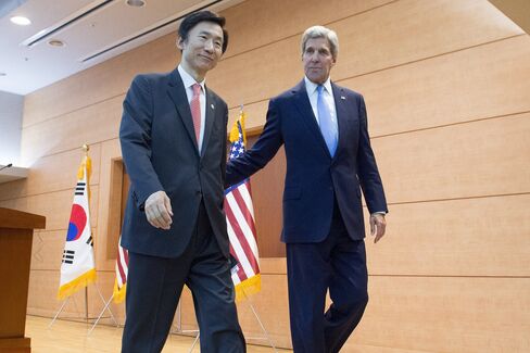 John Kerry and Yun Byung Se