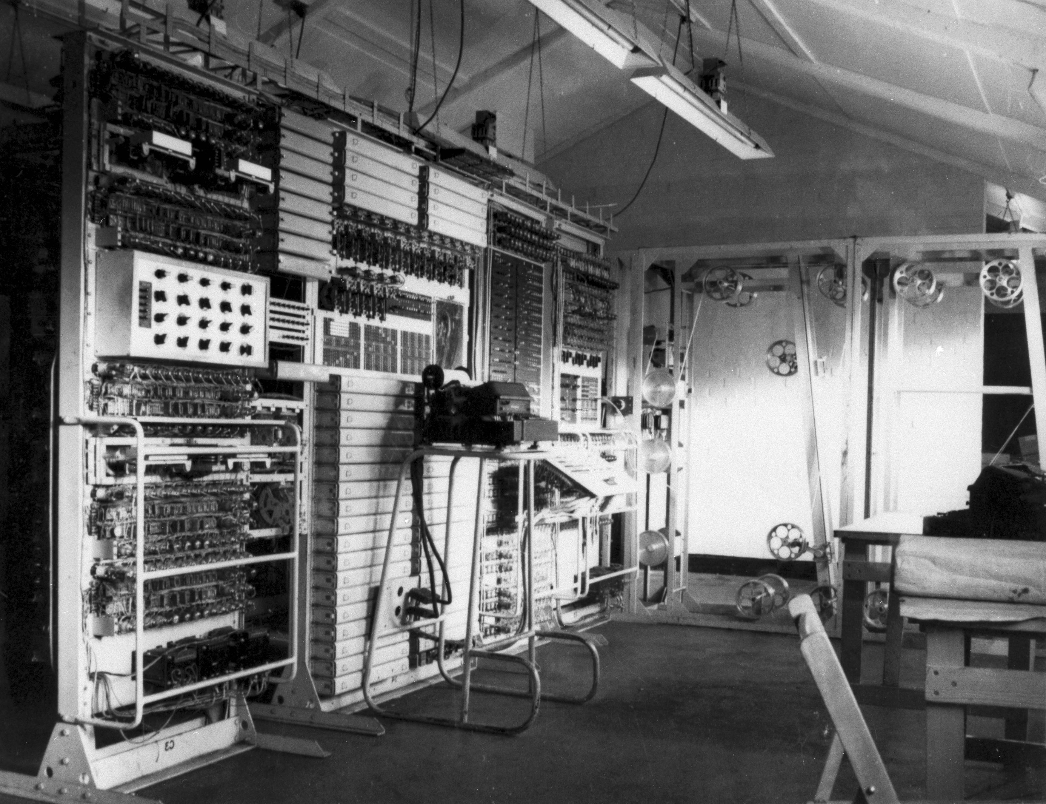 Mark computers. Colossus компьютер 1943. Секретный британский компьютер Colossus 1943. Colossus и Mark-1. 1943г. Colossus-1.
