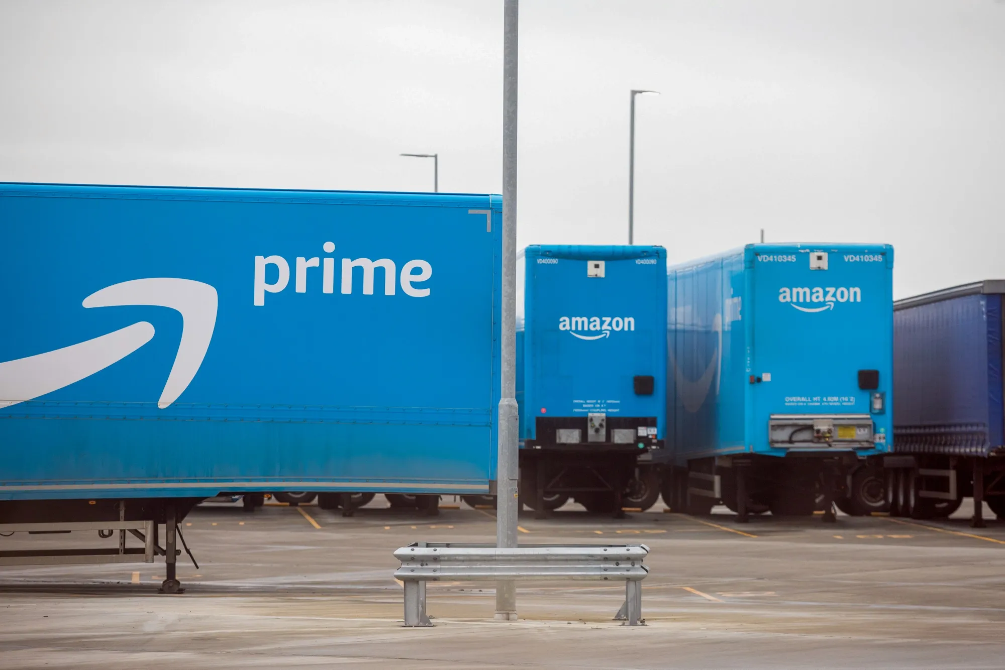 Amazon Shipping Services Send FedEx (FDX), UPS Stocks Down - Bloomberg